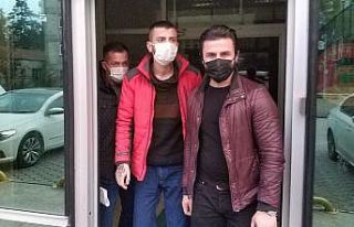 Kendisini silahla vuranı bıçakladı