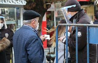 Kentin en yoğun caddesi kişi sayısı ile sınırlandırıldı,...