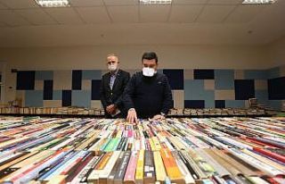 Kepez’in Cemil Meriç Kitaplığı’na kitap yağıyor