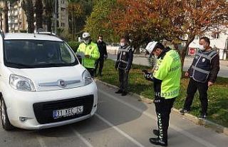 Kırıkhan’da cadde ve sokaklar sessizliğe büründü