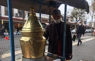 Kış aylarının vazgeçilmez içeceği salep tezgahlardaki...