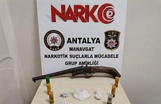 Kısıtlama gününde durdurulan araçta uyuşturucu...