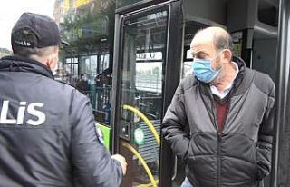 Kısıtlama saatlerinde bindiği halk otobüsten inmeyince...