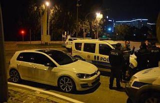Kısıtlama saatlerinde polisten kaçmak isteyen sürücü...