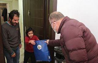Kısıtlamada 5 bin aile ziyaret edilerek hediyeler...
