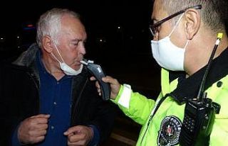 Kısıtlamada aracını polis ekiplerinin üzerine...