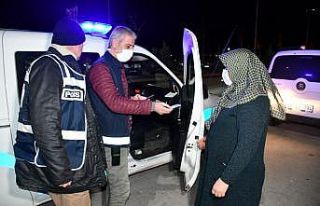 Kısıtlamada polis tarafından evine bırakılan...