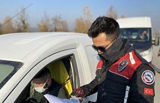 Kısıtlamada tatil şehri Akçakoca’ya giderken,...