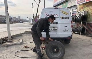 Kısıtlamada yolda kalanların yanlarında oluyorlar