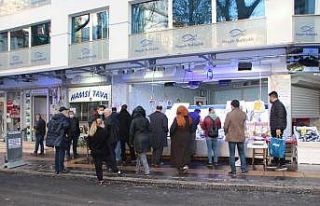 Kısıtlamalara saatler kala alıveriş çılgınlığı...