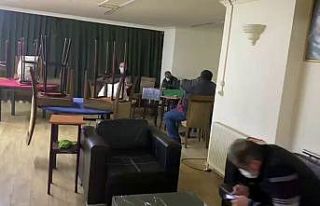 Kısıtlamaya uymadılar, dernek lokalinde alkol alıp...