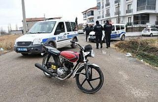 Kısıtlamaya uymayan genç tescilsiz motosikletle...