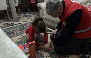 Kızılay yeni yıla saatler kala özel çocukları...