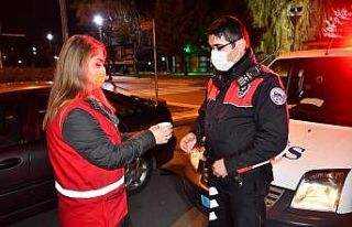 Kızılay’dan polislere çay-kahve servisi