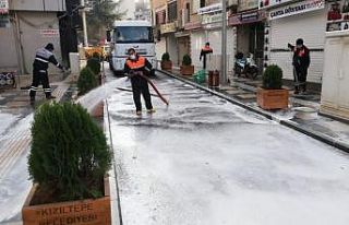 Kızıltepe’de caddeler köpüklü suyla yıkanıyor