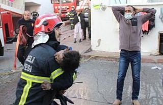 Kocaeli’de alevler içerisinden çıkarılan 4 yaşındaki...
