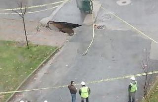 Kocaeli’de göçük oluşan cadde trafiğe kapatıldı