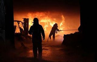 Kocaeli’deki fabrika yangını devam ediyor