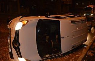 Kontrolden çıkan araç kayganlaşan yolda takla...