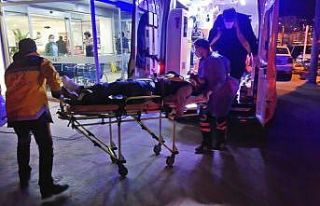 Kontrolden çıkan kamyonet bariyerlere çarptı:...