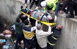 Kontrolden çıkan otomobil su kanalına düştü:...