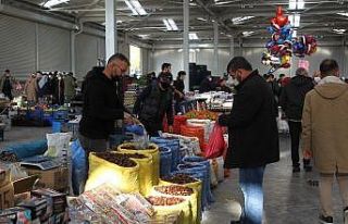 Konya’da kısıtlama öncesi semt pazarlarında...