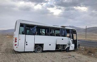 Konya’da midibüs devrildi: 12 yaralı