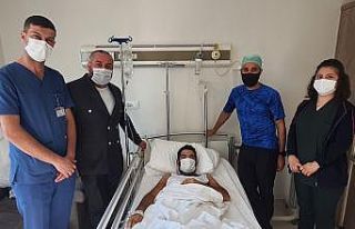Kopan ayağı 7 saatte yerine dikildi