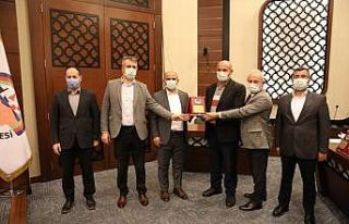 Körfez Belediyesi’nden emekli personellere plaket