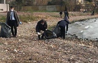 Körfez’de kıyıdan 200 kilogram atık toplandı