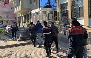 Korona testi yapmak için geldiklerini söyleyip,...