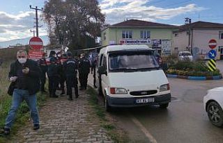 Köydeki kavgada araya girdi saçmalarla vuruldu