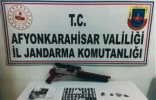Köye düzenlenen uyuşturucu baskınında 8 kişi...
