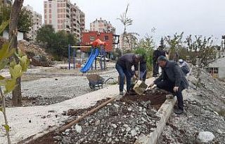 Kozan’da TOKİ konutları yanındaki park genişletiliyor