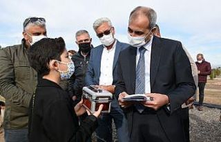 Küçük Deniz Kaan, balon ve mısır satarak biriktirdiği...