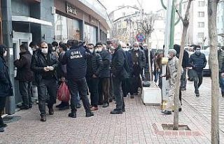 Kulp’ta vatandaşlar sosyal mesafeyi unuttu