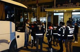 Kumarhaneye çevrilen iş yerine şok baskın