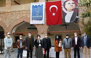 Kuşadası Belediyesi 75 öğrenciye daha tablet dağıttı