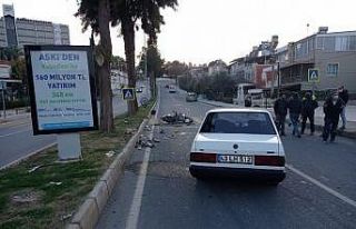 Kuşadası’nda motosiklet ile otomobil çarpıştı:1...
