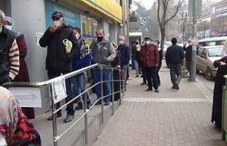 Kuyruklar koronaya davetiye çıkarıyor