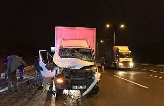 Kuzey Marmara Otoyolu’nda kamyon tıra çarptı:...