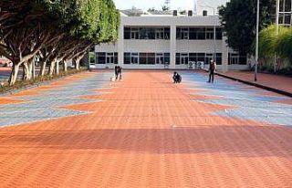 Macit Özcan Spor Kompleksi renkli asfaltla yenilendi