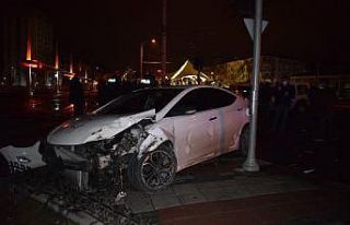 Malatya’da polis şüpheli kovalamacası kazayla...