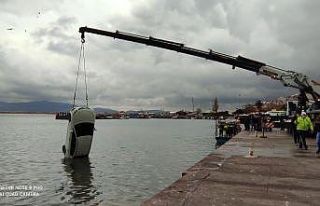 Manevra yaparken denize uçtu