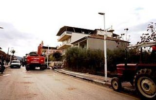 Manisa’da fay hattı üzerinde bulunan 17 evin yıkımı...