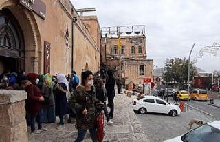 Mardin’de korona virüs kuyruğu