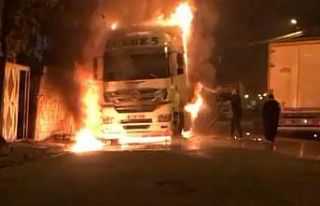 Mardin’de park halindeki tırda çıkan yangın...