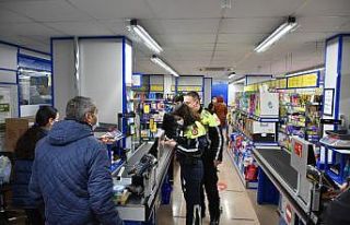 Marmaris’te alışveriş saatlerinde marketler denetleniyor