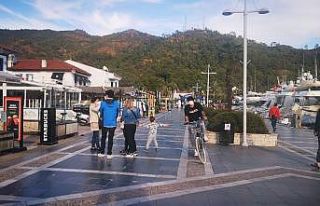 Marmaris’te vatandaşlar güzel havanın keyfini...