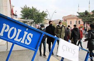 Maske kullanımı yüzde 100, sosyal mesafe yetersiz